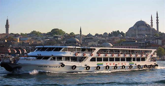 Bosphorus Cruise 90-Minute Roundtrip