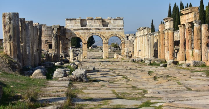 Hierapolis Ancient City and Pamukkale Thermal Pools Ticket