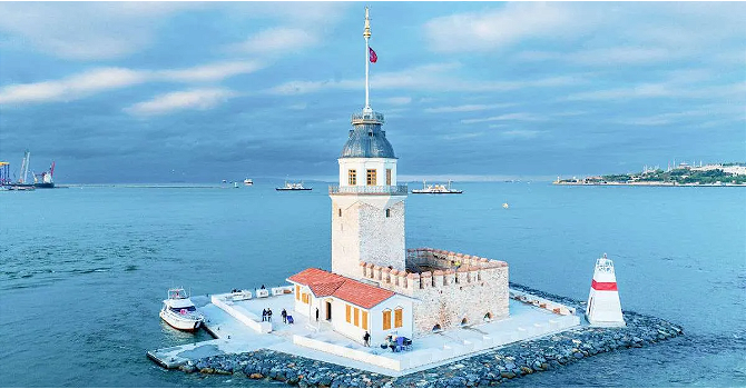 Maiden's Tower and Freight Tickets (Fast Track Entry and includes transportation)